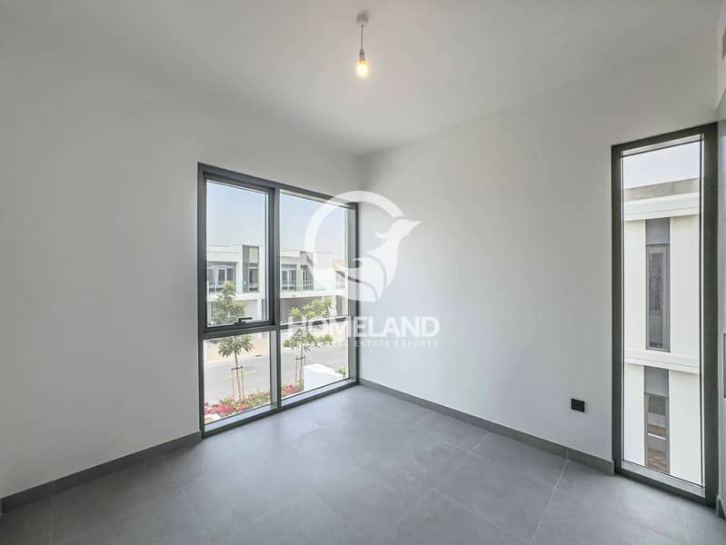 Landscape | Ready to Move In | Single Row - Image 8