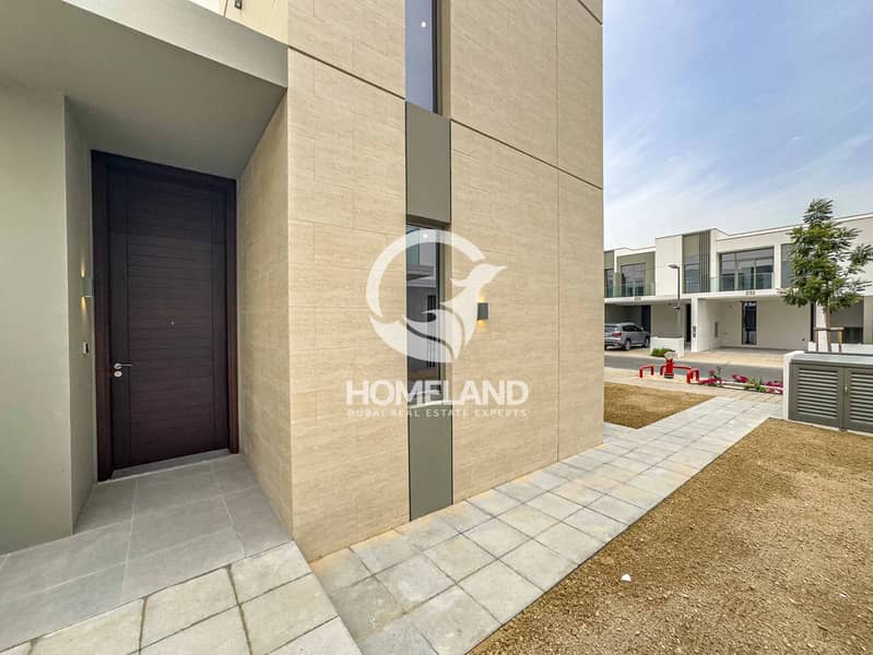 Landscape | Ready to Move In | Single Row - Image 24