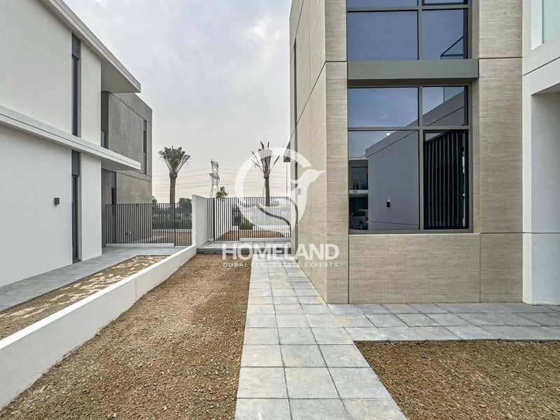 Landscape | Ready to Move In | Single Row - Image 26