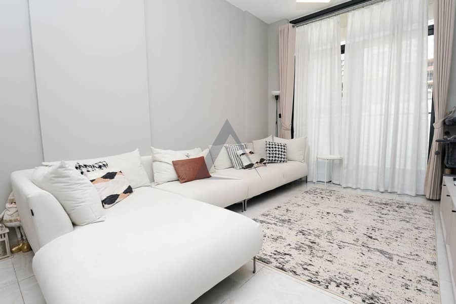 Fully Furnished| Large Layout| Vacant on Transfer