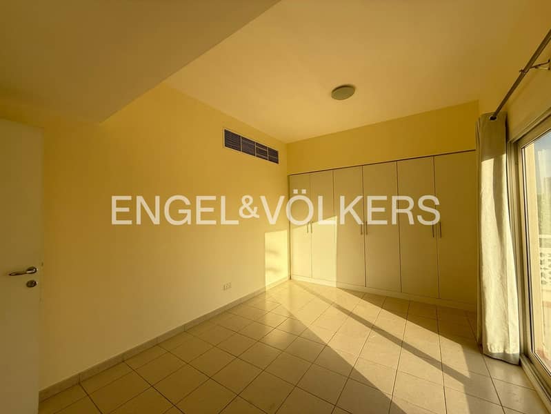 Spacious | Landscaped View | Ready to Move - Image 10