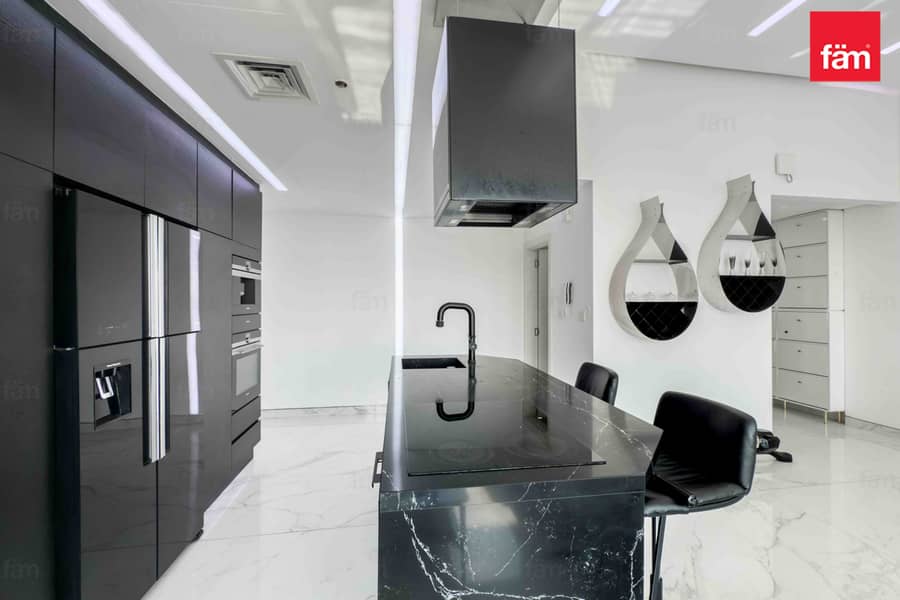 Vacant | Fully Furnished | Stunning Marina Views - Image 10