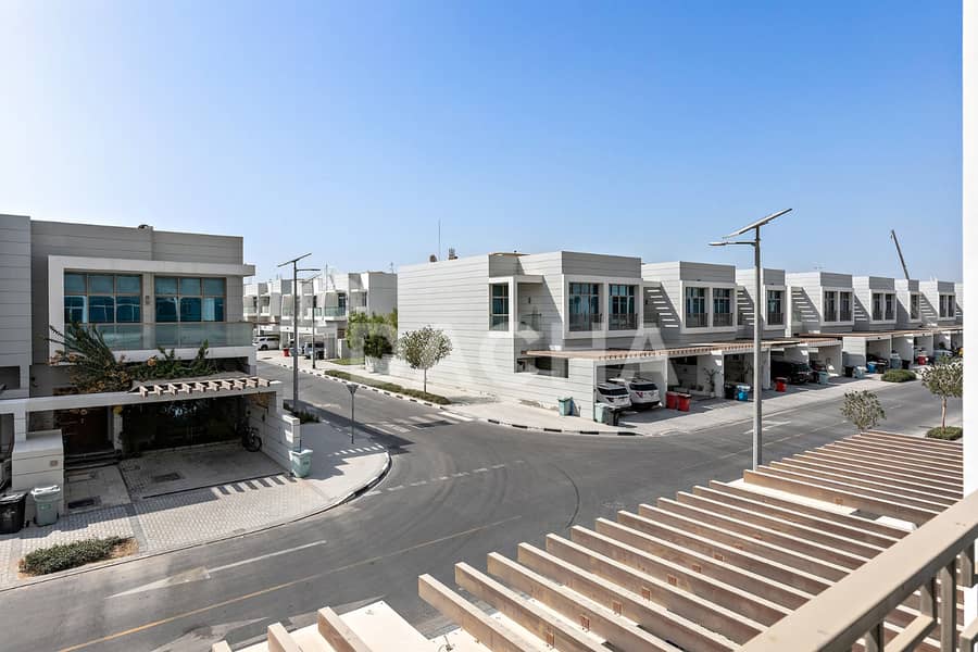 Single Row | Vacant | Close to Park - Image 22