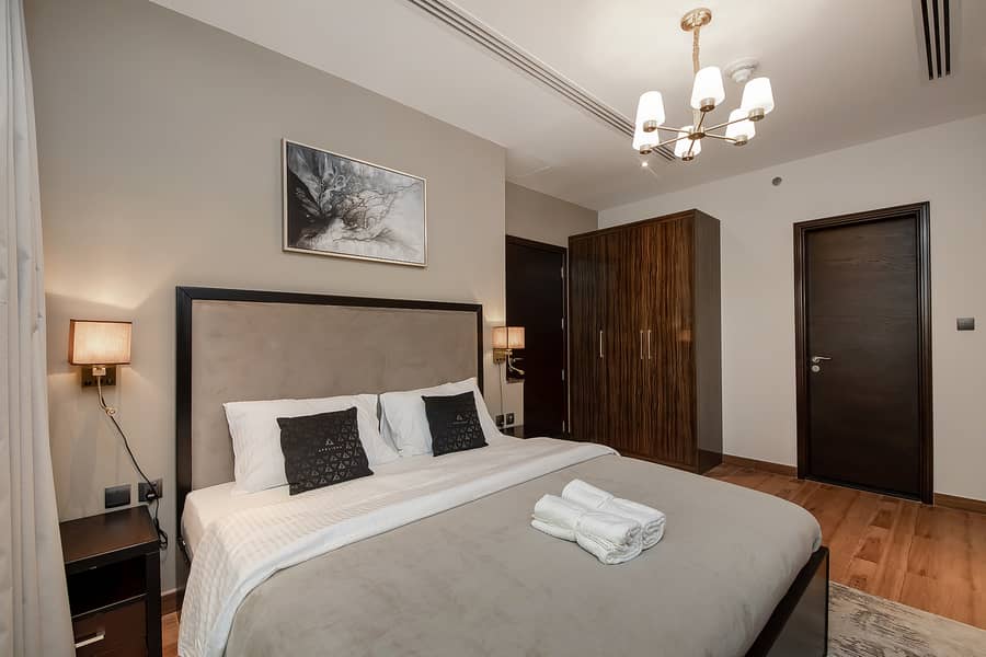 Stylish 1BR Apartment with Canal View | Elite Downtown Residence