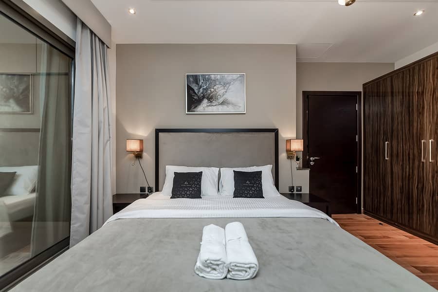 Stylish 1BR Apartment with Canal View | Elite Downtown Residence - Image 6