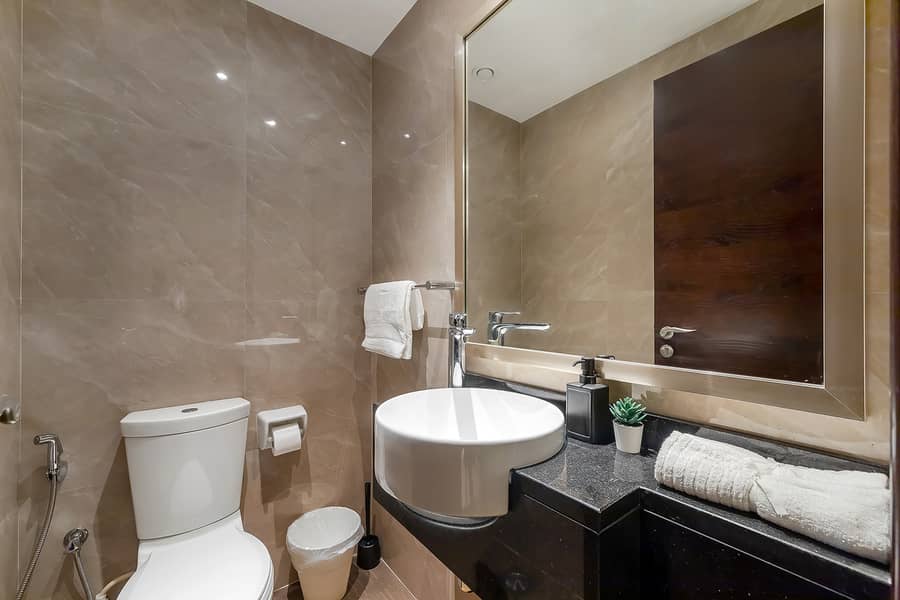 Stylish 1BR Apartment with Canal View | Elite Downtown Residence - Image 7