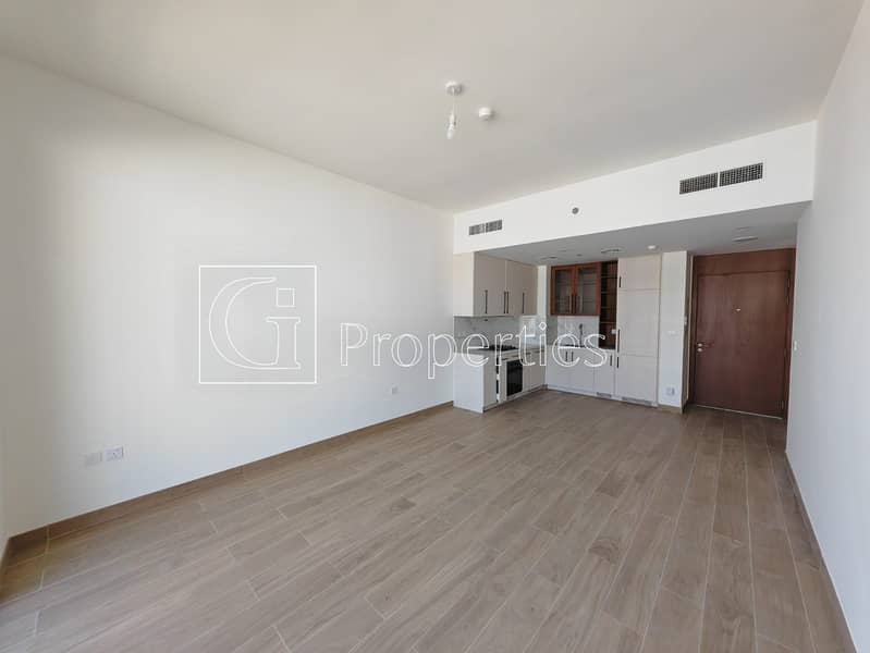 Modern Living | Pool View | Spacious Layout