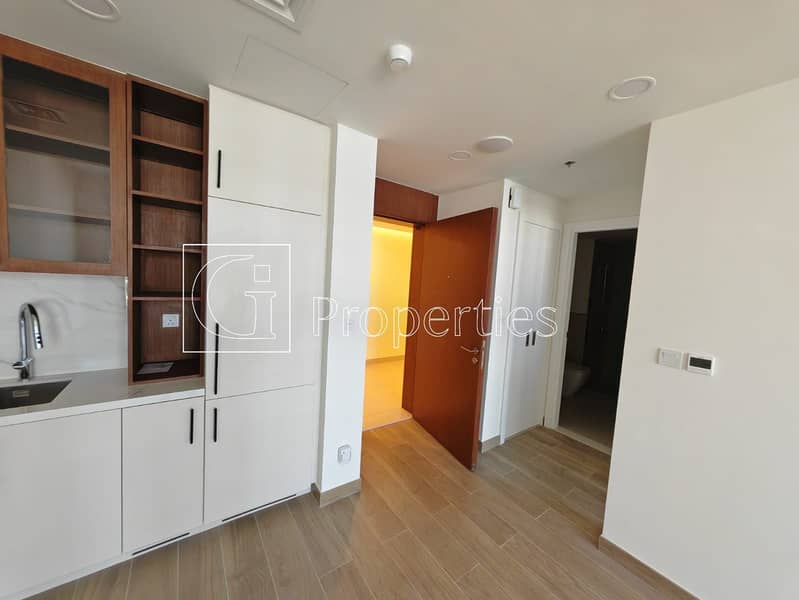 Modern Living | Pool View | Spacious Layout