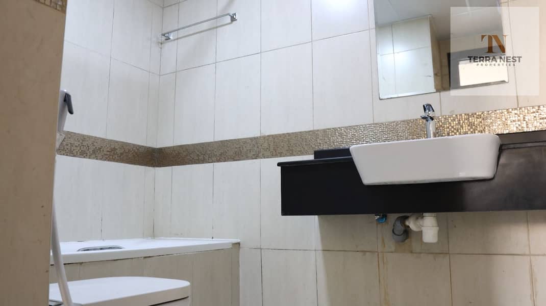 ELEGANT 1 BR | HIGH ROI | INVESTOR DEAL | BRIGHT AND SPACIOUS | GENUINE RESALE - Image 8