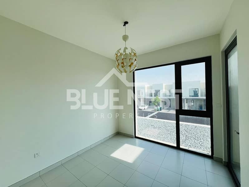 3 BR MAINTAINED | LANDSCAPED | AVAILABLE IMMEDIATLY