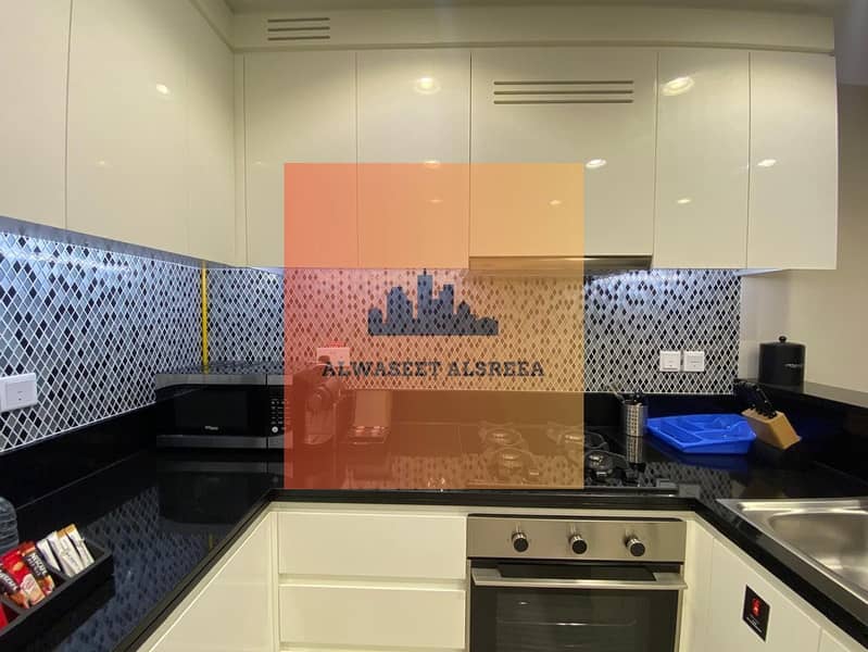 Vacant - luxurious 1 Bedroom Apartment - Distress Price- 1.1 million