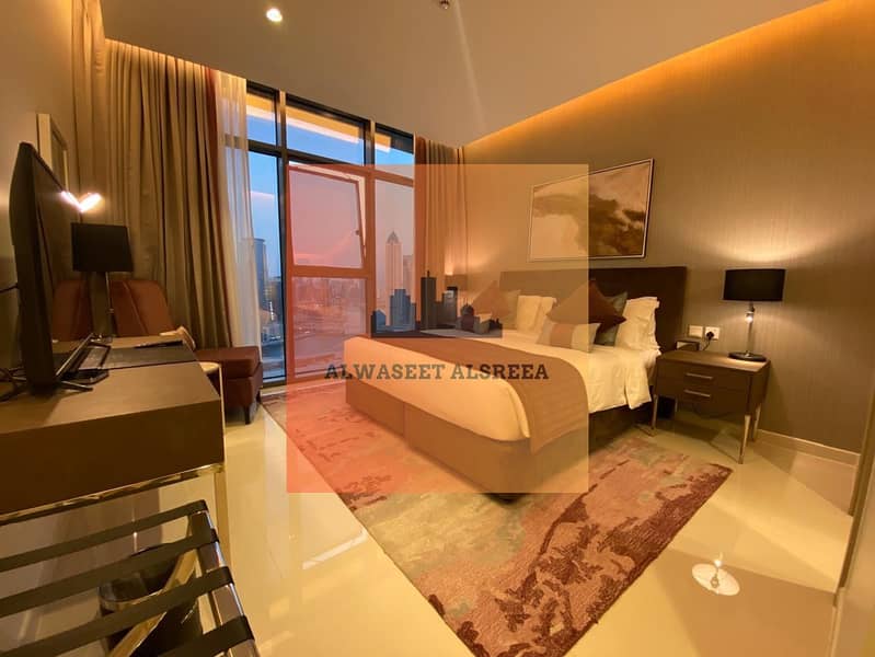 Vacant - luxurious 1 Bedroom Apartment - Distress Price- 1.1 million