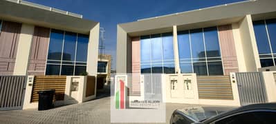 للايجار تاون هاوس موقع مميز بالقرب من المسبح و منطقة لعب الاطفال