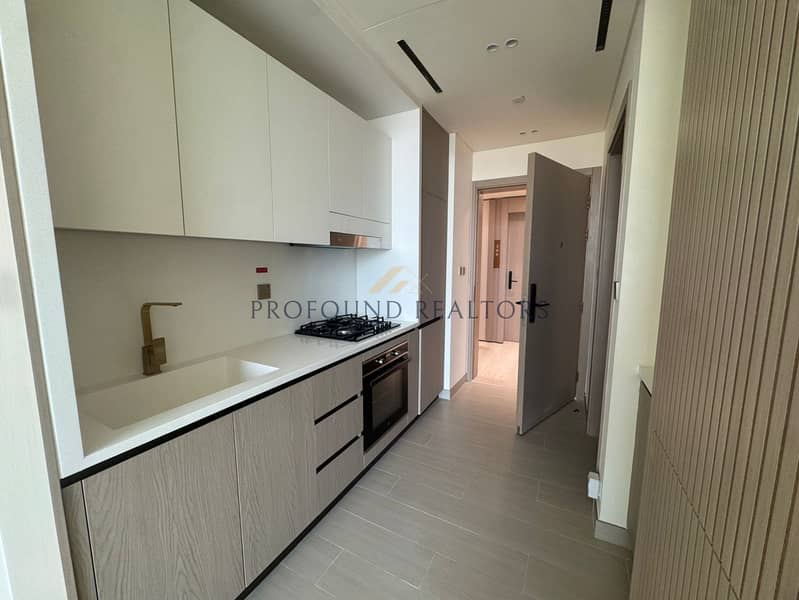 Premium Quality I New I Balcony I Modern Living