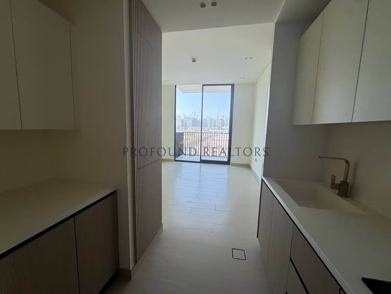 Premium Quality I New I Balcony I Modern Living