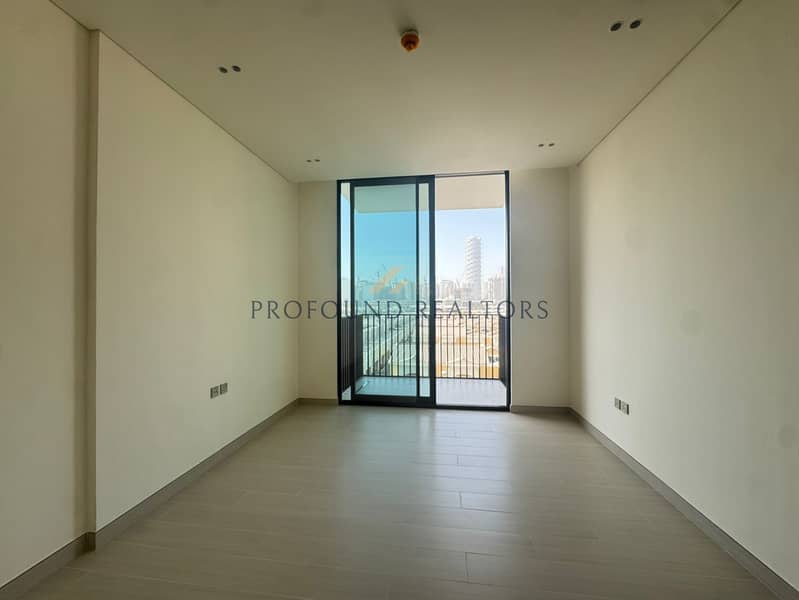 Premium Quality I New I Balcony I Modern Living