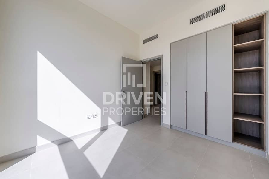 Elegant Villa | Premium Fittings | Prime Location - Image 7