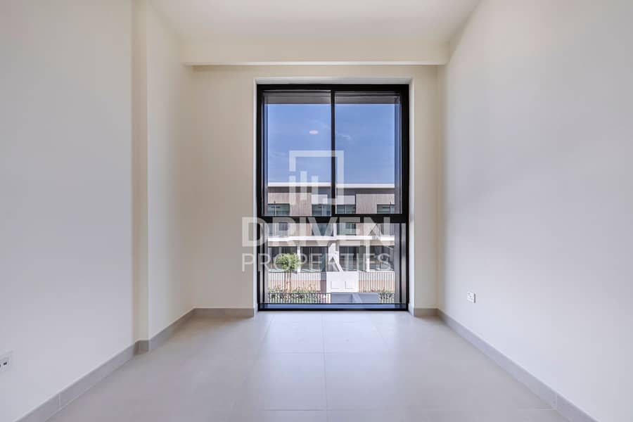 Elegant Villa | Premium Fittings | Prime Location - Image 8