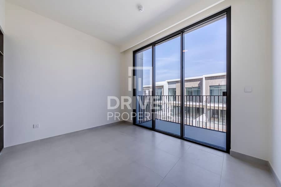 Elegant Villa | Premium Fittings | Prime Location - Image 9