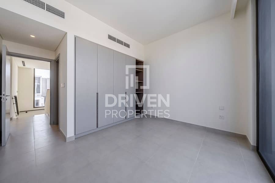 Elegant Villa | Premium Fittings | Prime Location - Image 10