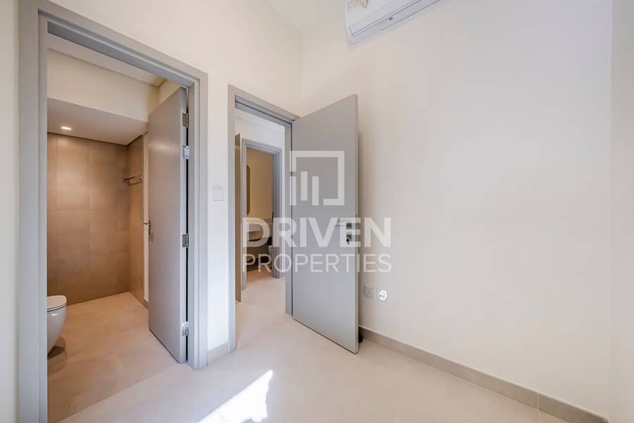 Elegant Villa | Premium Fittings | Prime Location - Image 11