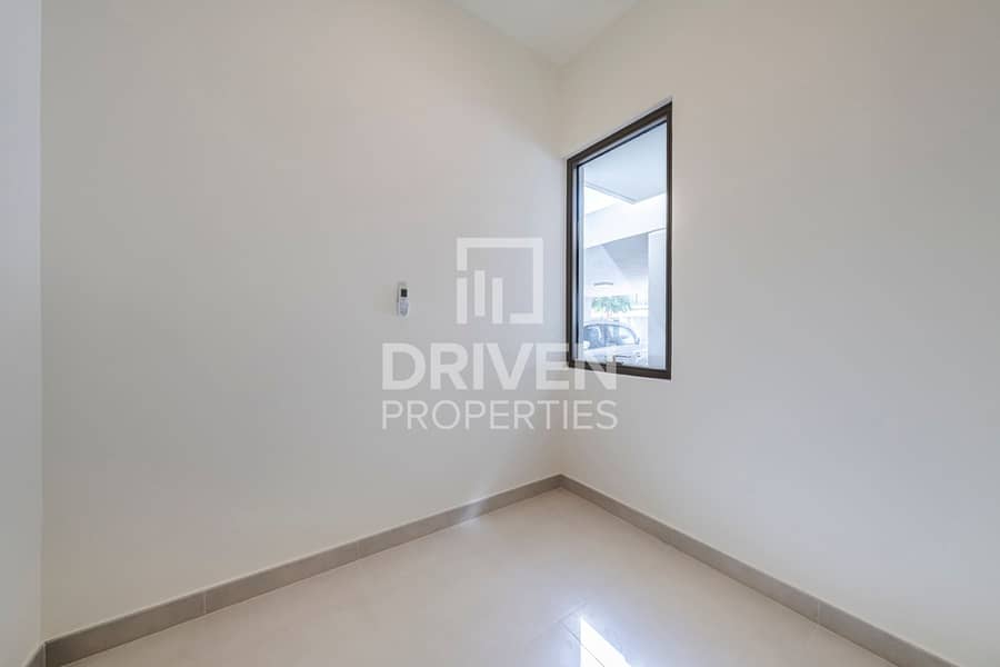 Elegant Villa | Premium Fittings | Prime Location - Image 12