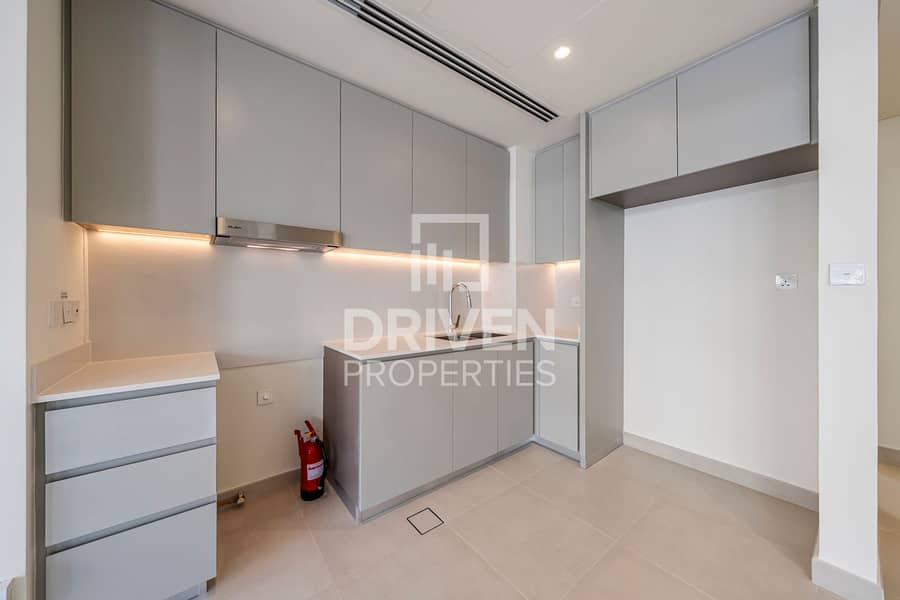 Elegant Villa | Premium Fittings | Prime Location - Image 13