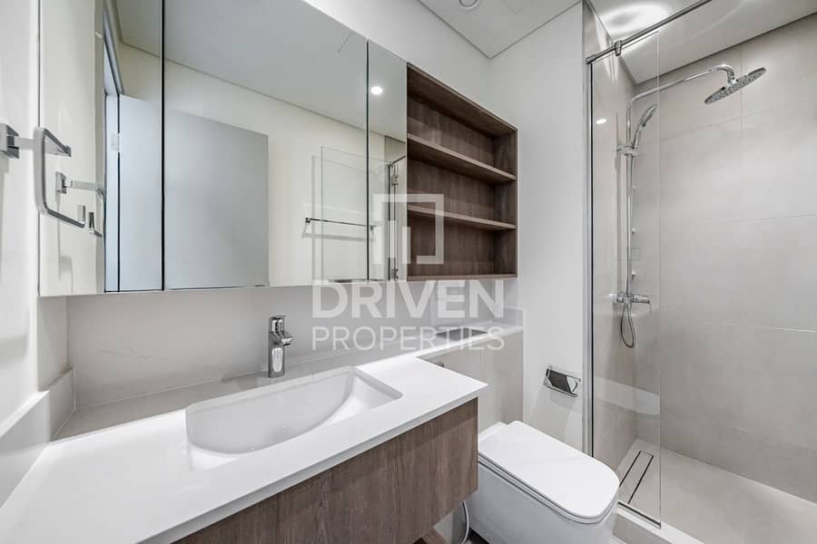 Elegant Villa | Premium Fittings | Prime Location - Image 15