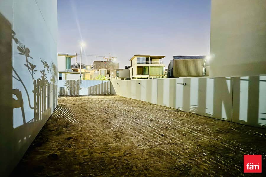 4617 SQFTCORNER | BIGGEST SIZE |SINGLE ROW