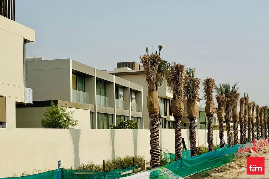 4617 SQFTCORNER | BIGGEST SIZE |SINGLE ROW - Image 7