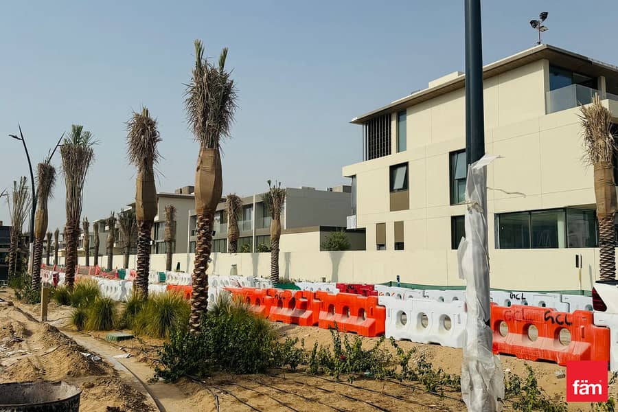 4617 SQFTCORNER | BIGGEST SIZE |SINGLE ROW - Image 8