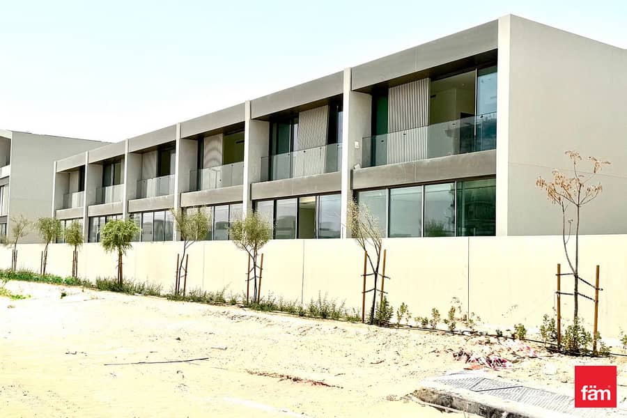 4617 SQFTCORNER | BIGGEST SIZE |SINGLE ROW - Image 9