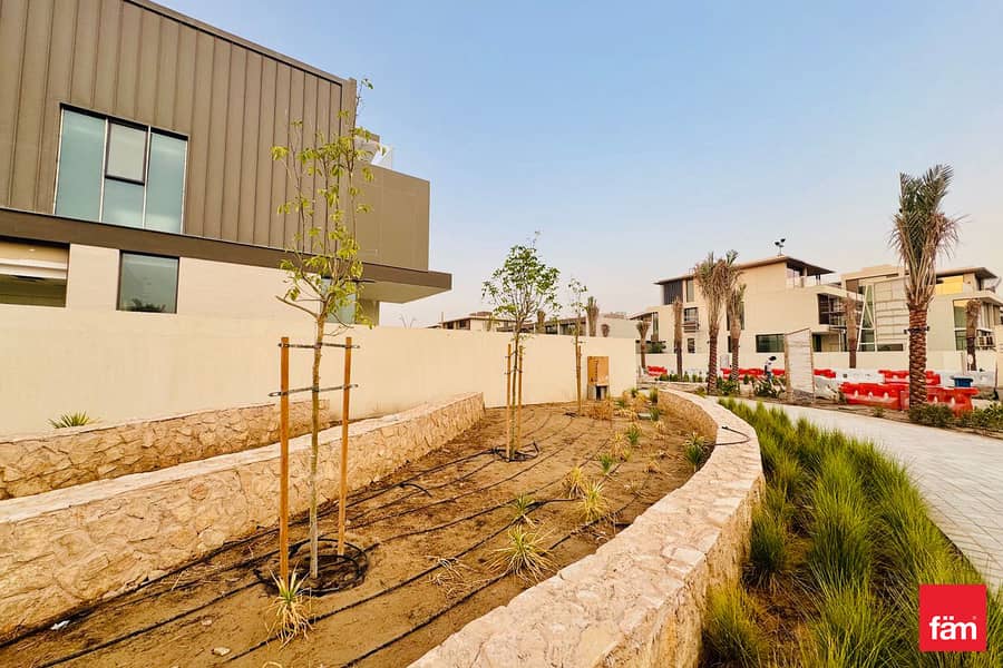 4617 SQFTCORNER | BIGGEST SIZE |SINGLE ROW - Image 12