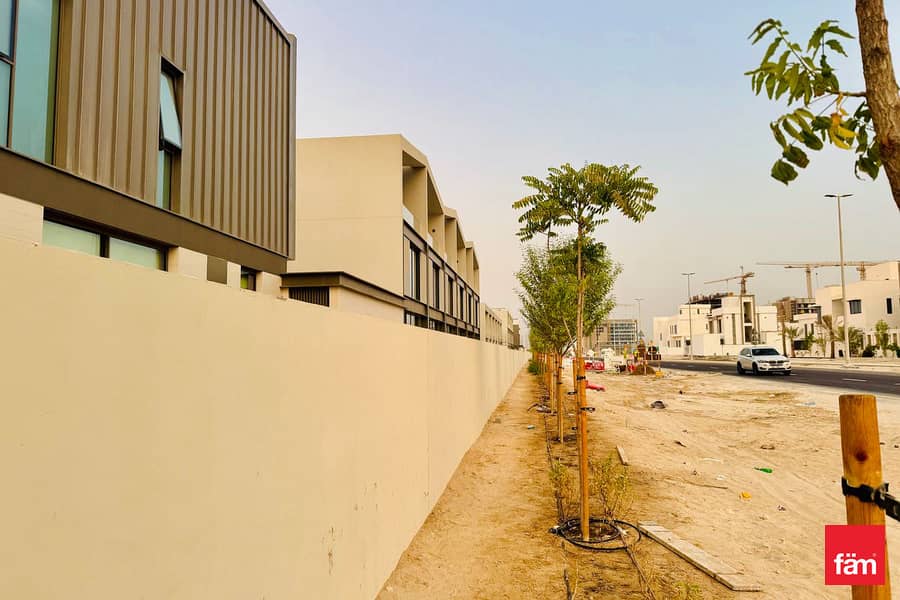 4617 SQFTCORNER | BIGGEST SIZE |SINGLE ROW - Image 13