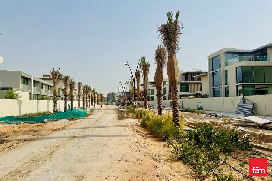 4617 SQFTCORNER | BIGGEST SIZE |SINGLE ROW - Image 16