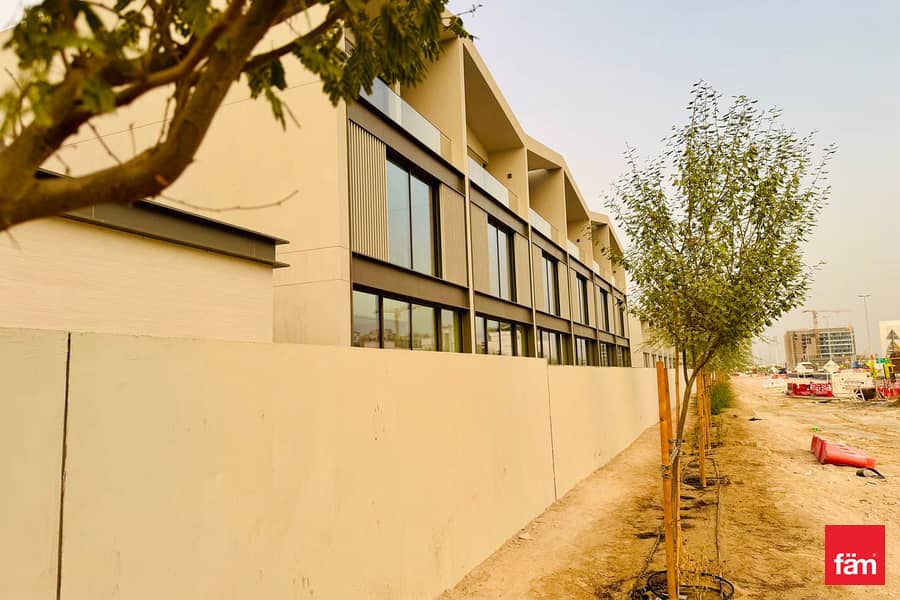 4617 SQFTCORNER | BIGGEST SIZE |SINGLE ROW - Image 17