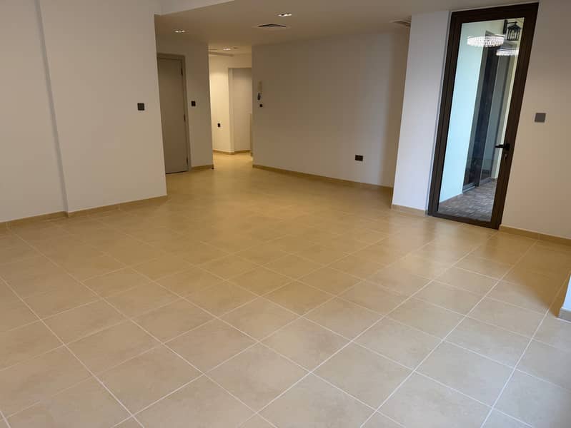 VACANT | UPGRADED | MARINA / SEA VIEW