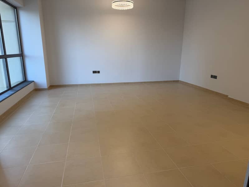 VACANT | UPGRADED | MARINA / SEA VIEW - Image 6