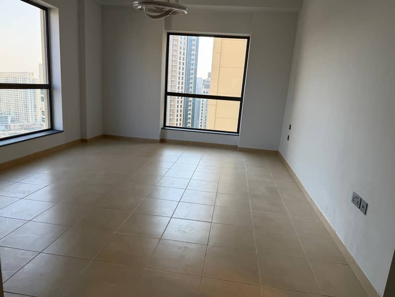 VACANT | UPGRADED | MARINA / SEA VIEW - Image 15