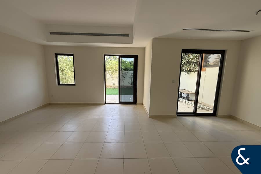 Vacant | Spacious | Landscaped l 4 Beds