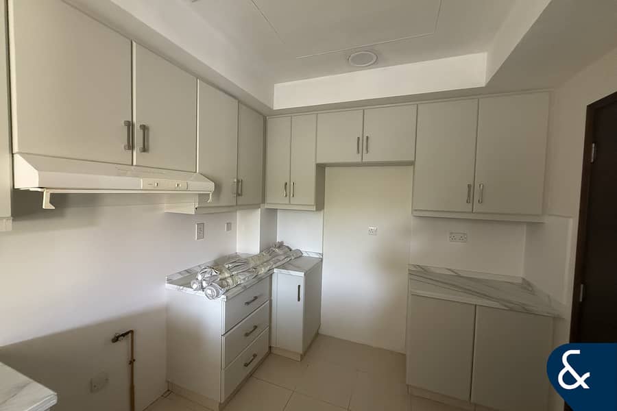 Vacant | Spacious | Landscaped l 4 Beds - Image 7