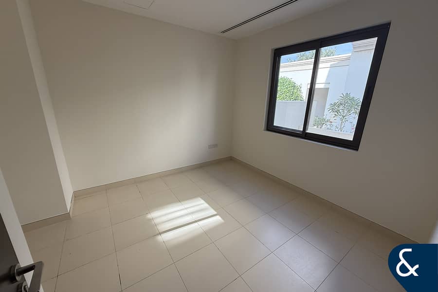 Vacant | Spacious | Landscaped l 4 Beds - Image 10