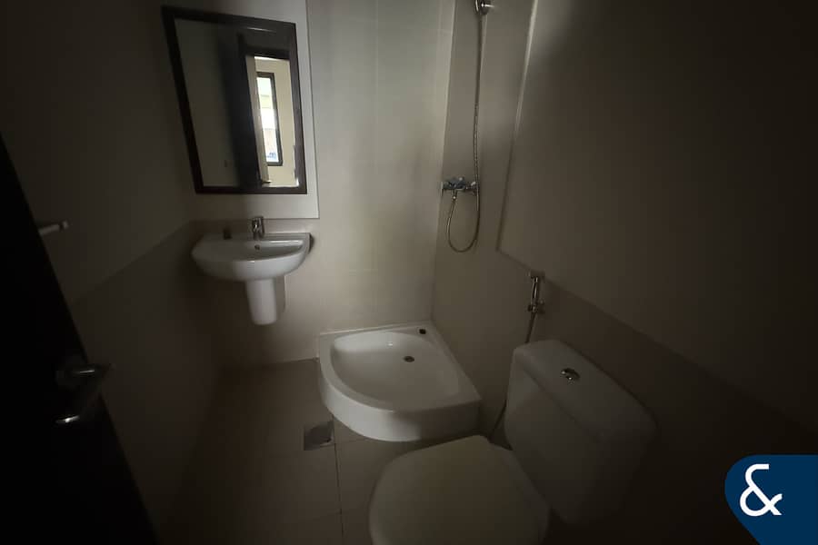 Vacant | Spacious | Landscaped l 4 Beds - Image 11