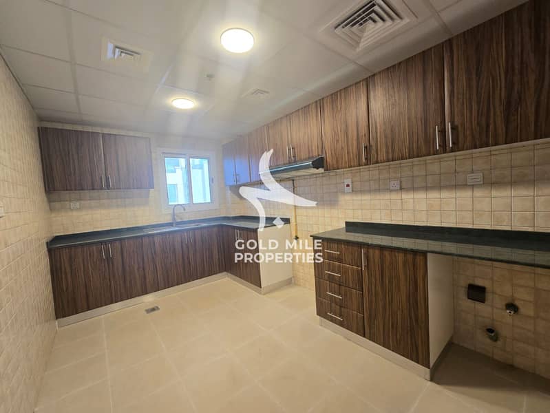 MODERN 1 BHK - SPACIOUS LAYOUT - FAMILY BUILDING