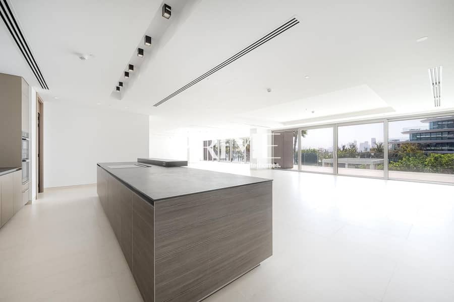 Vacant | Palm and Sea View | Beach Access