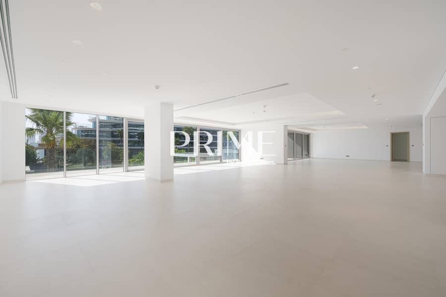 Vacant | Palm and Sea View | Beach Access