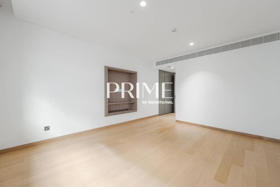 Vacant | Palm and Sea View | Beach Access - Image 8