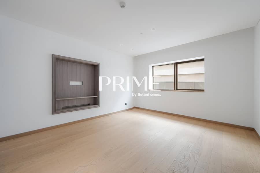 Vacant | Palm and Sea View | Beach Access - Image 9