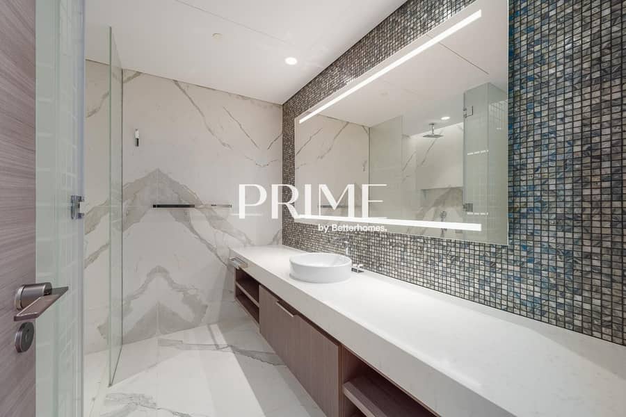 Vacant | Palm and Sea View | Beach Access - Image 10