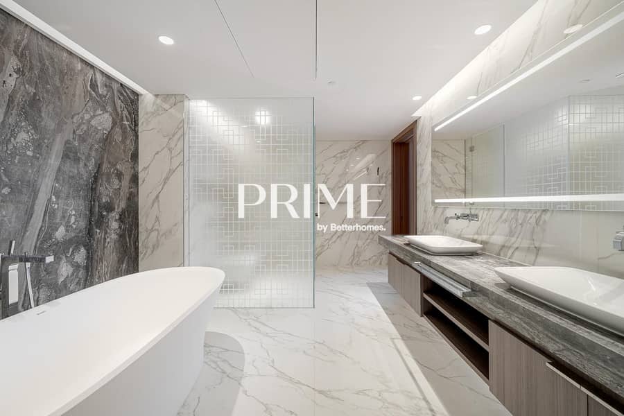 Vacant | Palm and Sea View | Beach Access - Image 11